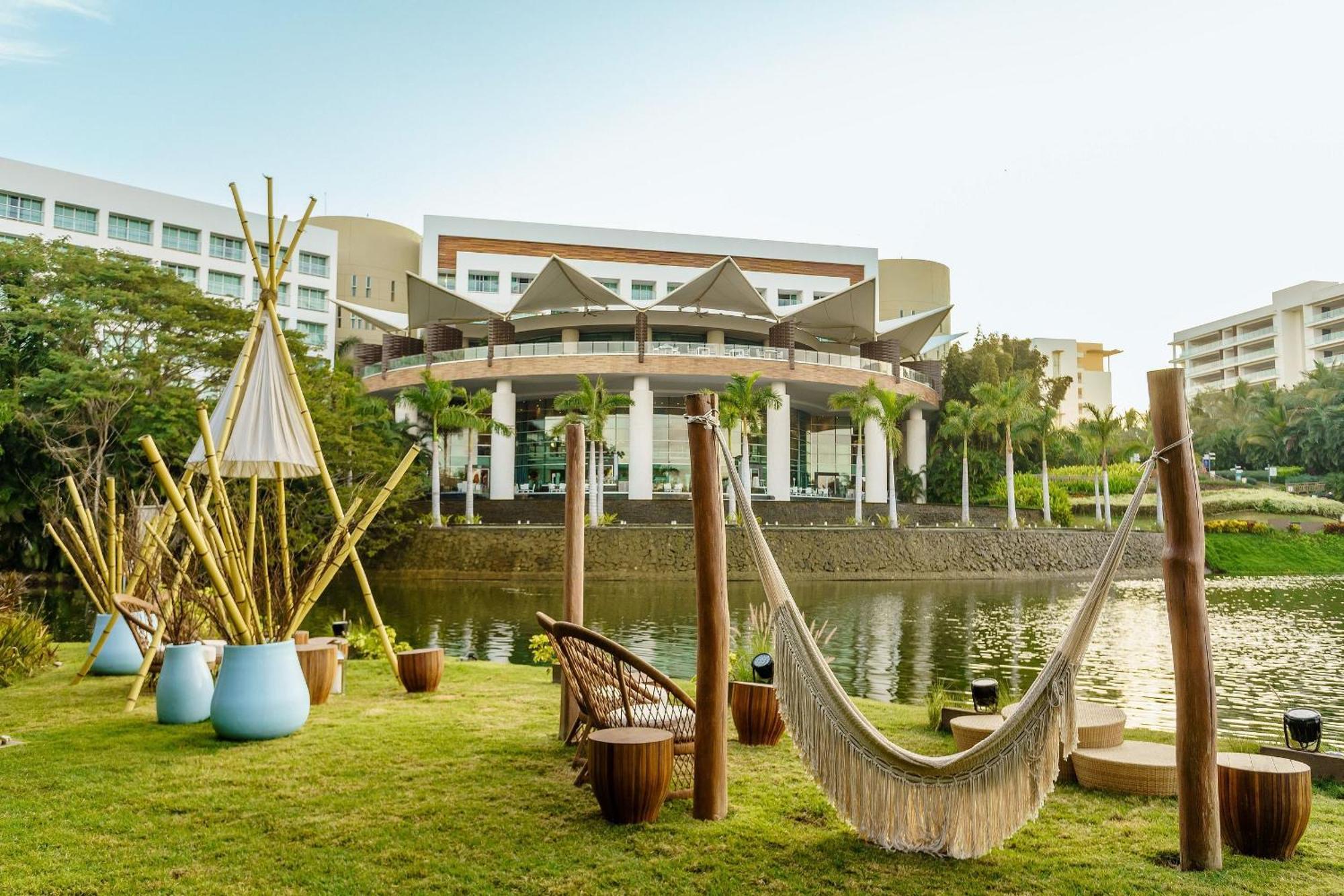 The Grand Luxxe Three Bedroom Spa Suite นวยโวบาญาร์ตา ภายนอก รูปภาพ