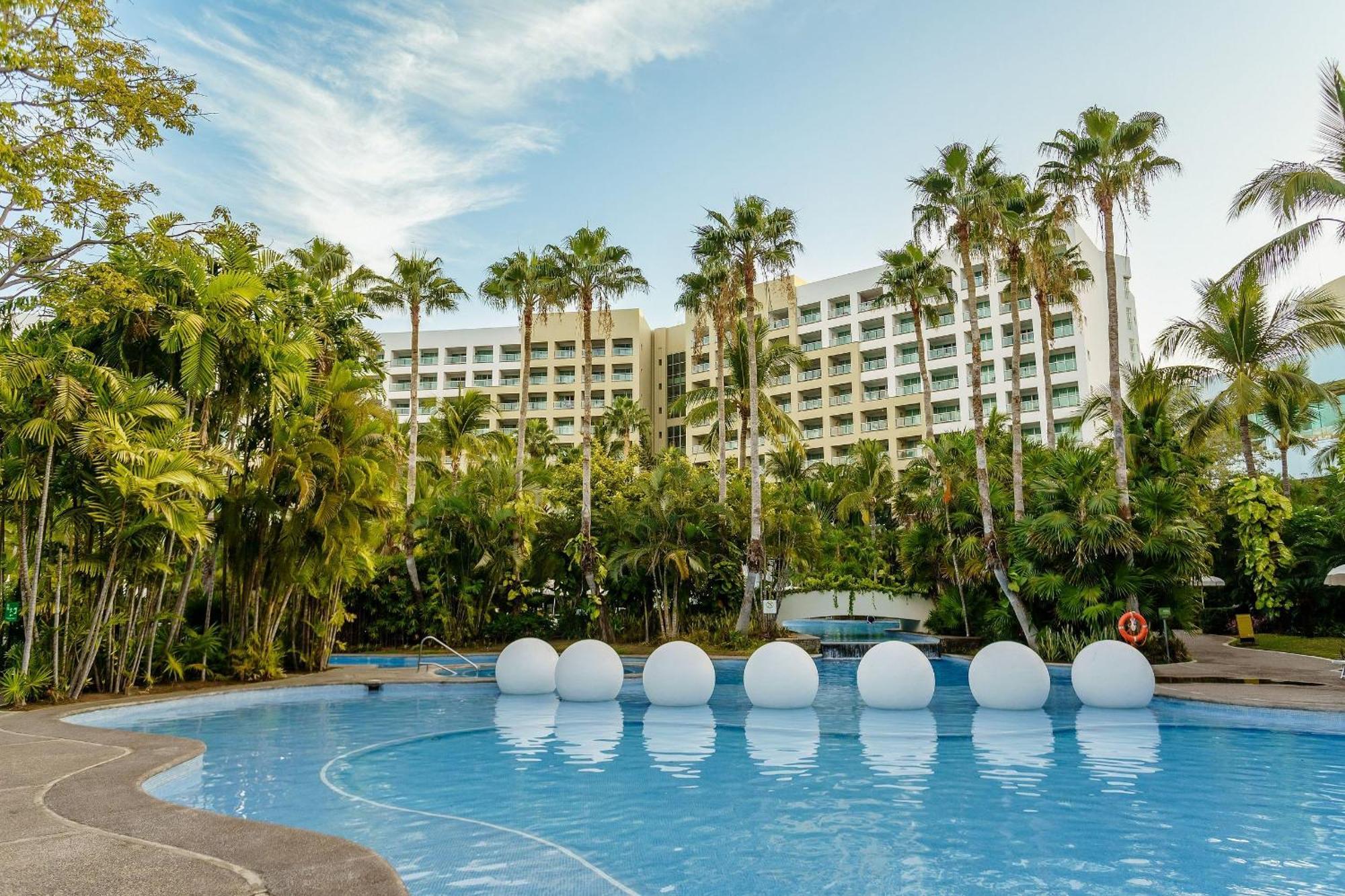 The Grand Luxxe Three Bedroom Spa Suite นวยโวบาญาร์ตา ภายนอก รูปภาพ