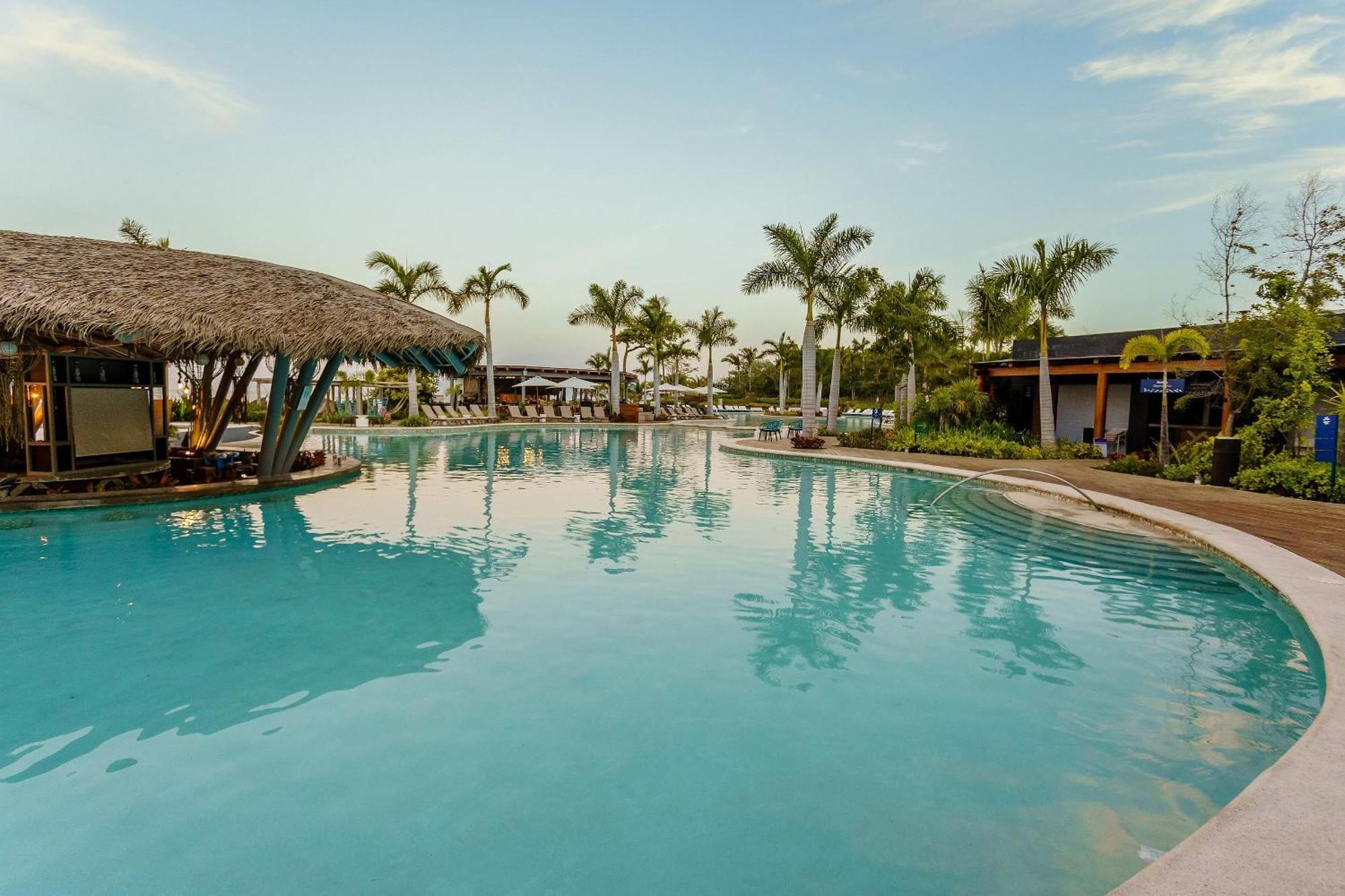 The Grand Luxxe Three Bedroom Spa Suite นวยโวบาญาร์ตา ภายนอก รูปภาพ