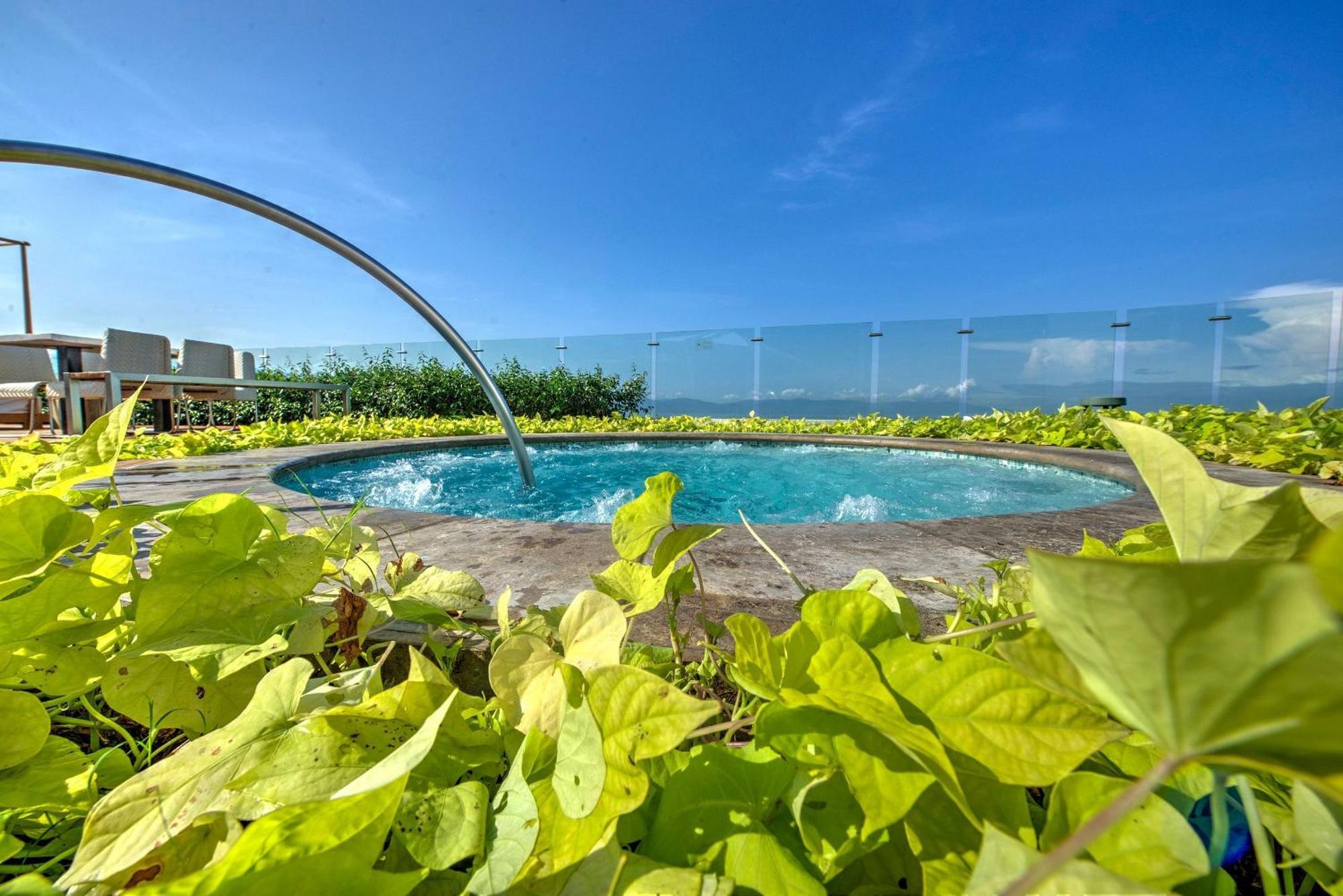 The Grand Luxxe Three Bedroom Spa Suite นวยโวบาญาร์ตา ภายนอก รูปภาพ