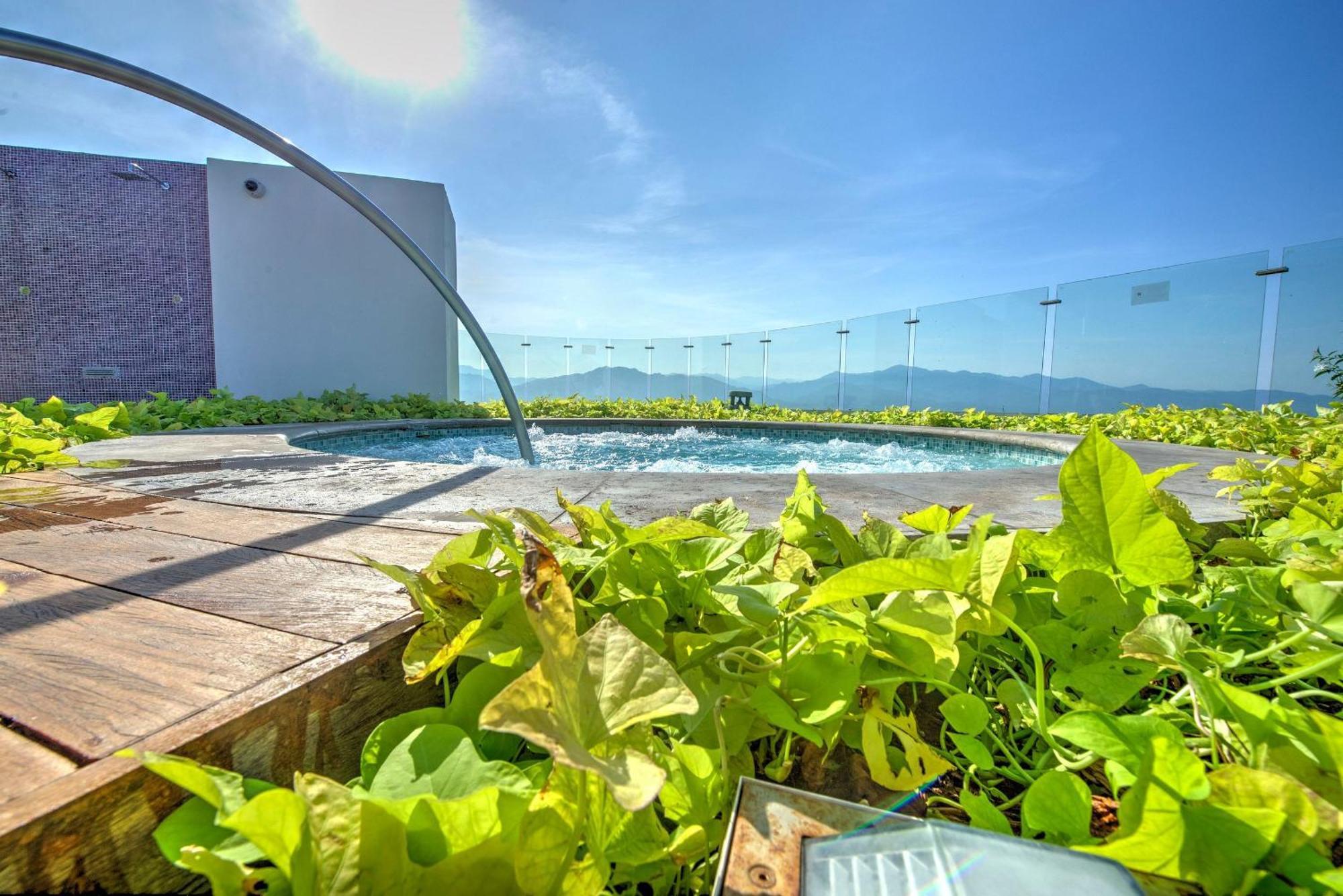 The Grand Luxxe Three Bedroom Spa Suite นวยโวบาญาร์ตา ภายนอก รูปภาพ