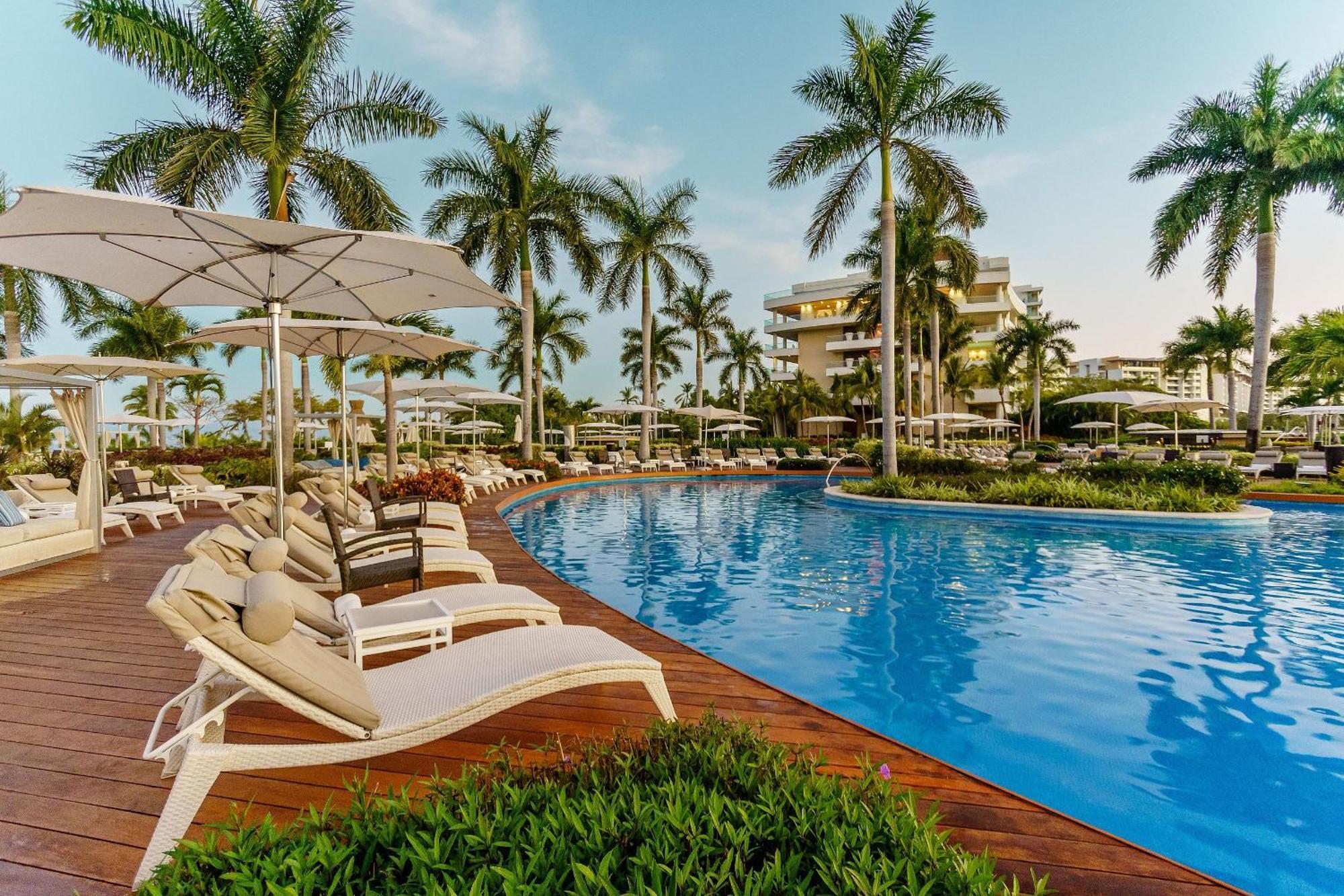 The Grand Luxxe Three Bedroom Spa Suite นวยโวบาญาร์ตา ภายนอก รูปภาพ